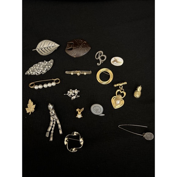 The Unbranded Brand Jewelry - Mixed Lot Pins Brooches Jewelry Craft Repurposing Salvage